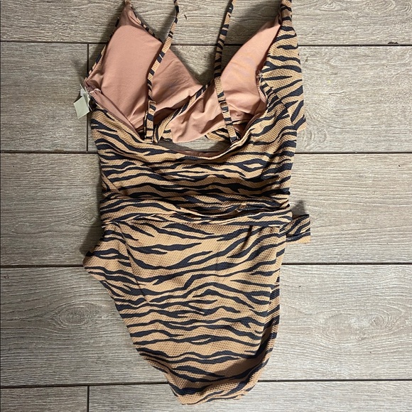 Aerie Brown and Black Animal Print Swimsuit NWT - Picture 3 of 4